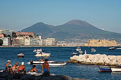 AI巨头势不可挡 英伟达2026年收入或达1300亿美元